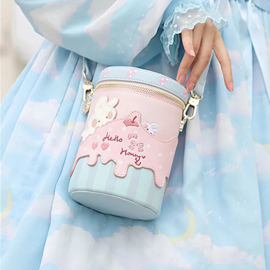 Lindo bolso de cubo con forma de conejito
