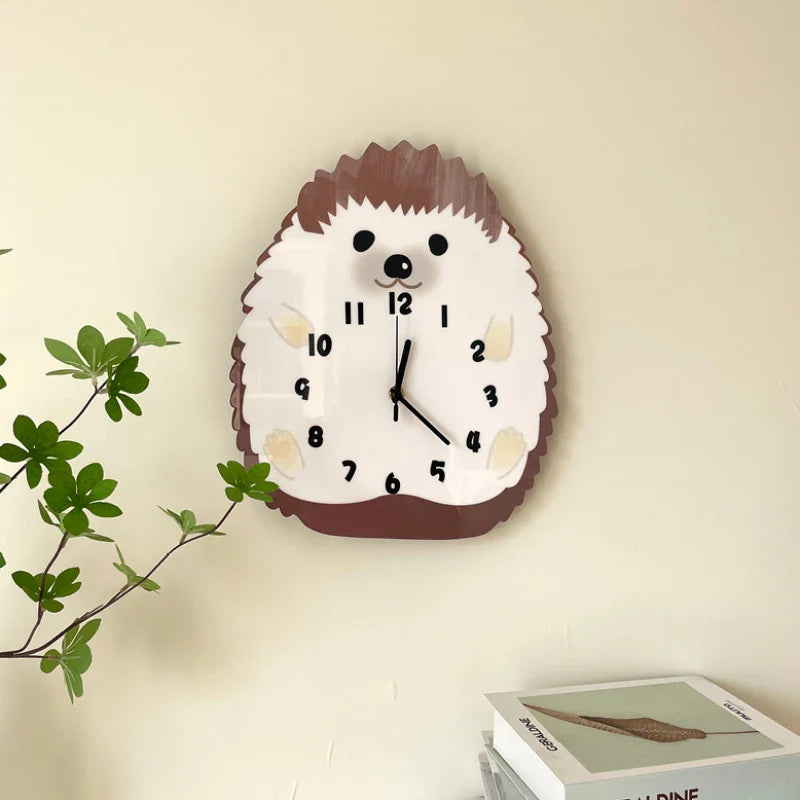 Lindo reloj de pared de erizo