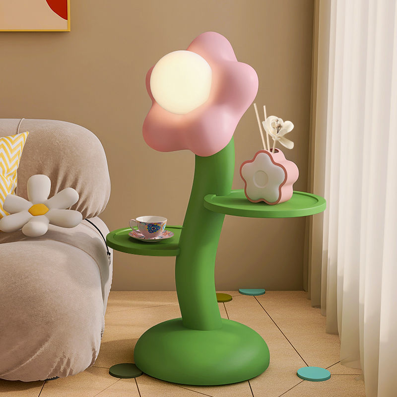 Lámpara de pie de mesa con flores
