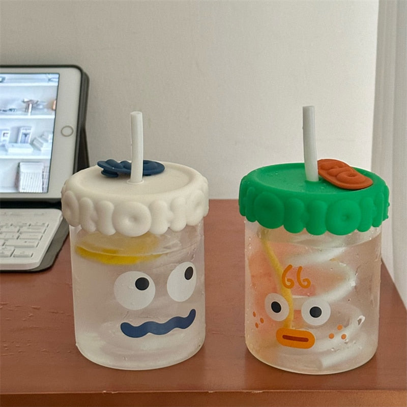 Vasos de cristal con caras divertidas
