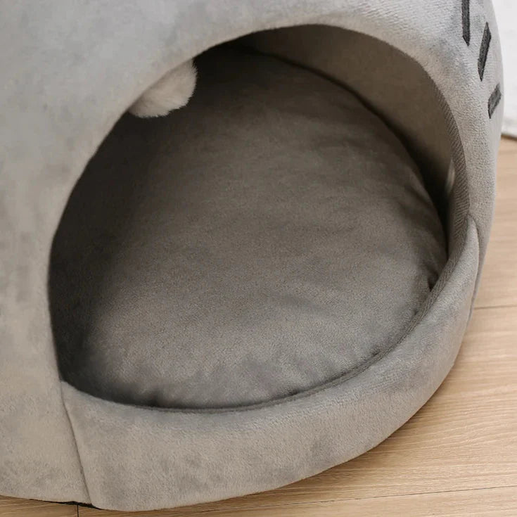 Bonita cama para gatos con forma de gato