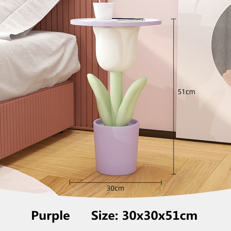 Mesa auxiliar en forma de tulipán