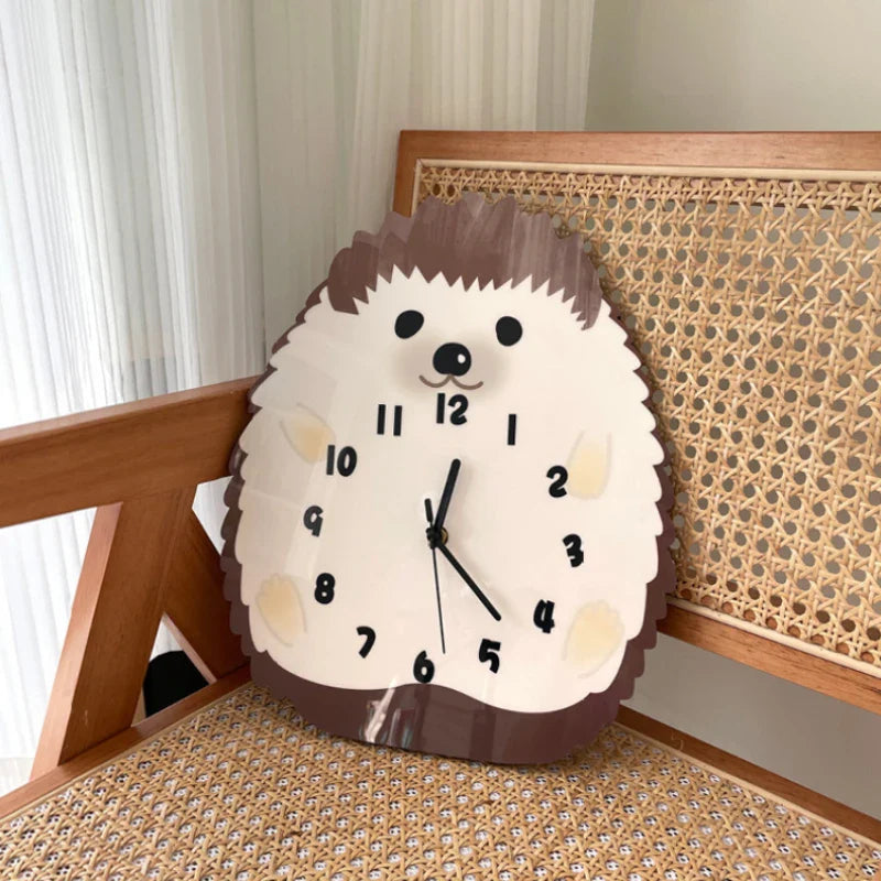 Lindo reloj de pared de erizo