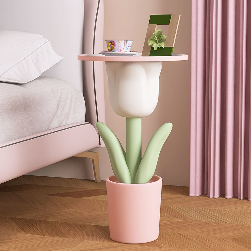 Mesa auxiliar en forma de tulipán