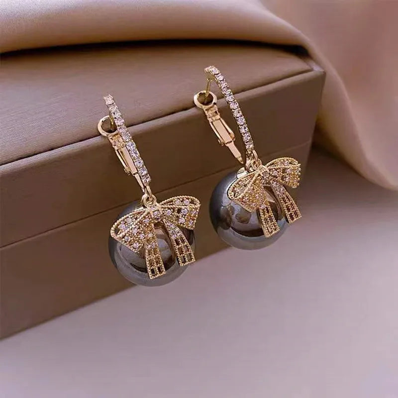 Pendientes con adornos navideños