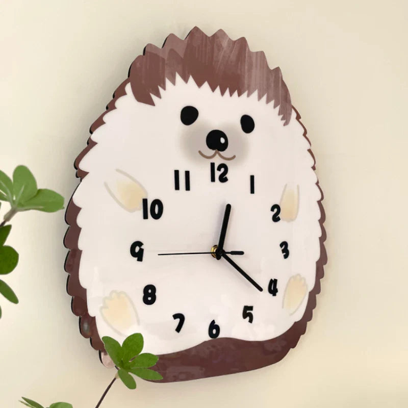 Lindo reloj de pared de erizo