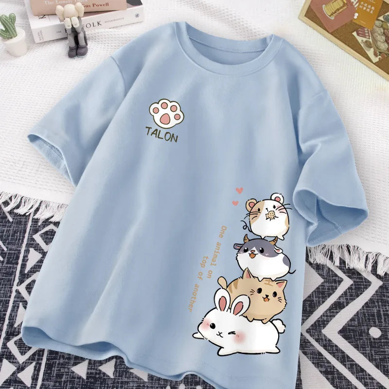 Camiseta con animales lindos apilados