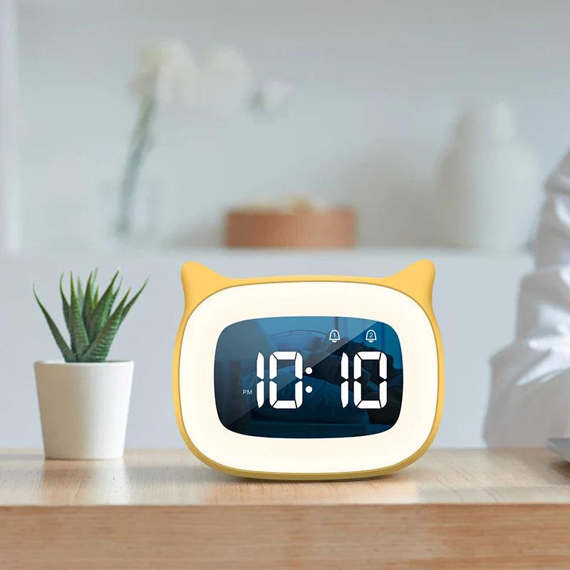 Reloj despertador digital con bonito gato