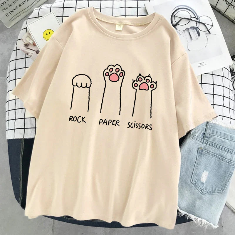 Camiseta con diseño de pata de gato de piedra, papel y tijera