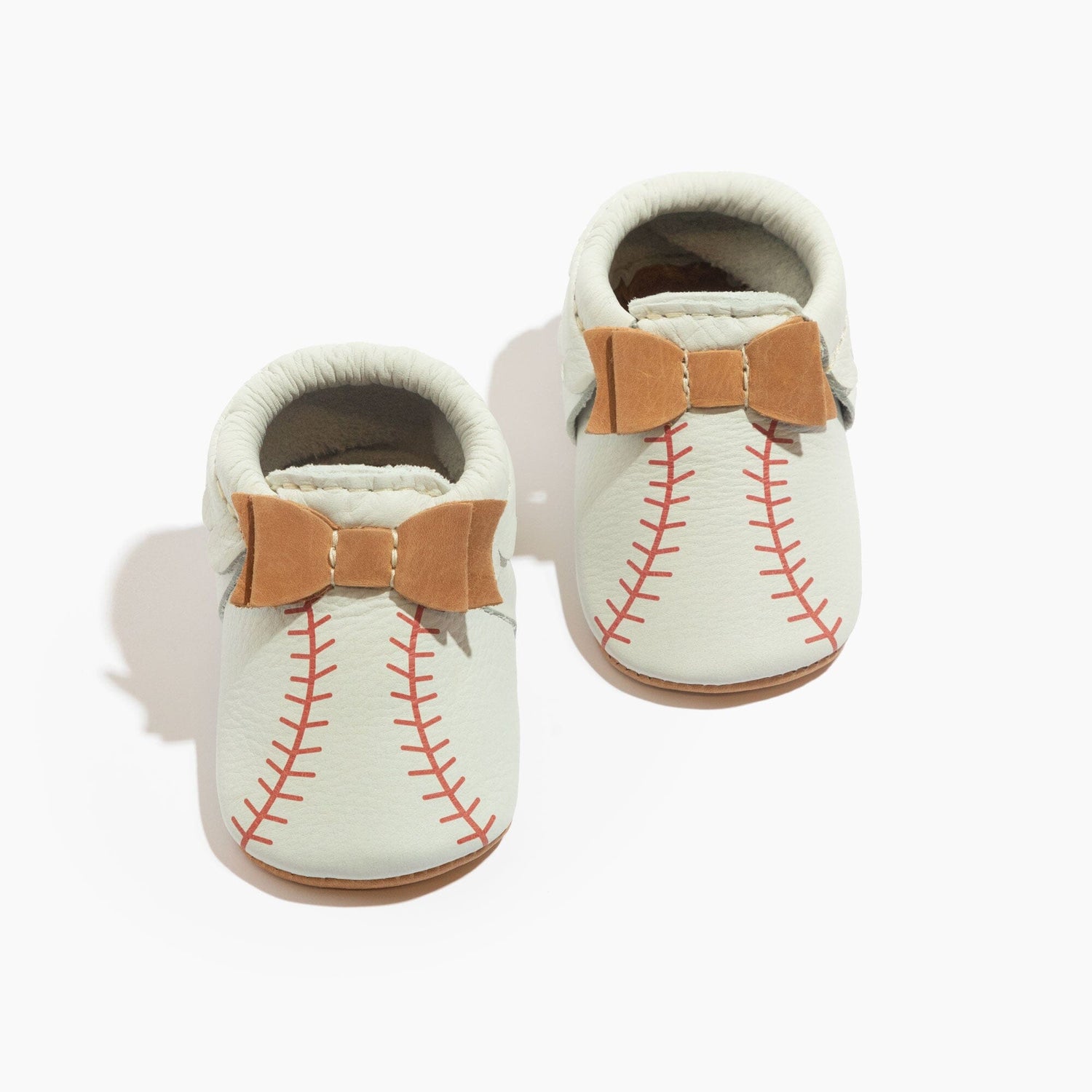 Zapato de bebé con lazo de entrenamiento de primavera