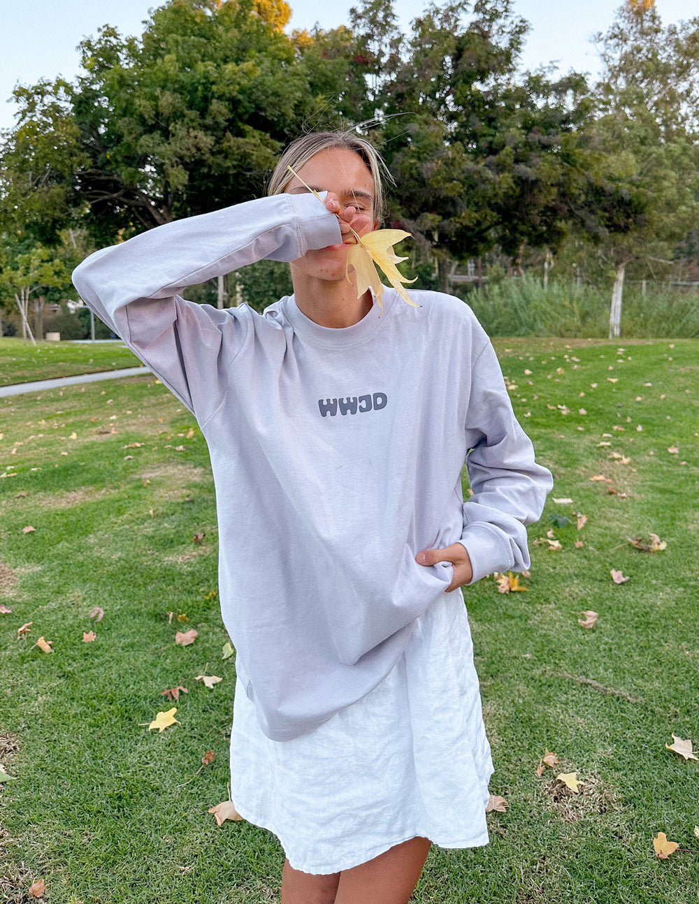 Camiseta unisex morada WWJD
