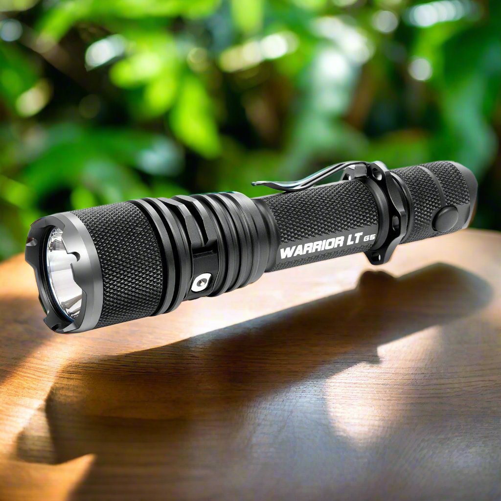 Linterna táctica Warrior GEN5 LT (largo alcance) de 3050 lúmenes