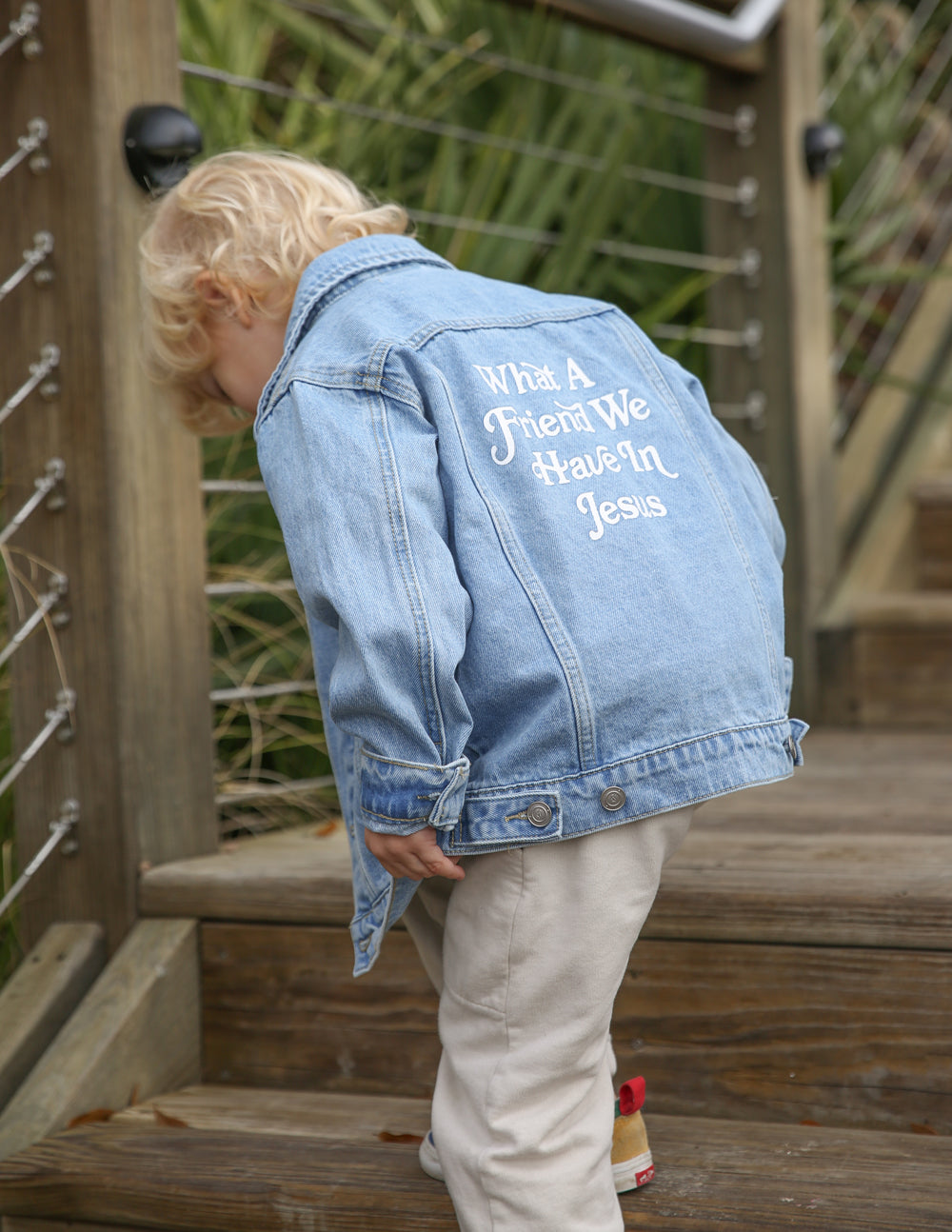 Chaqueta vaquera para niños "Qué amigo en Jesús"