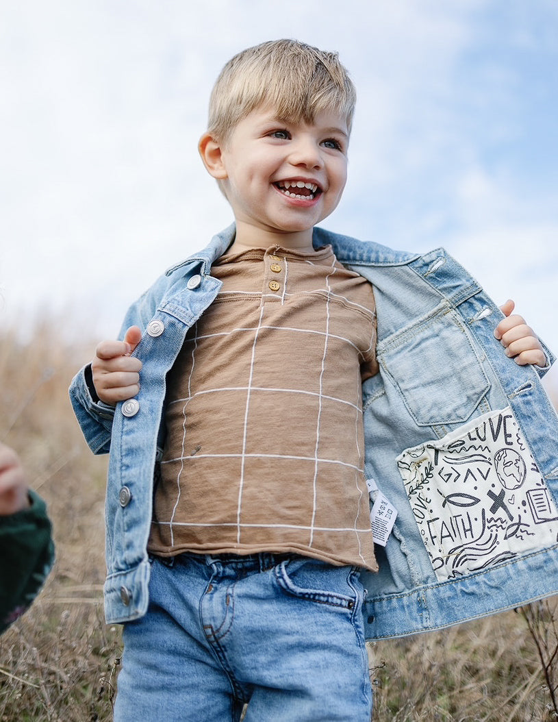 Chaqueta vaquera para niños "Qué amigo en Jesús"