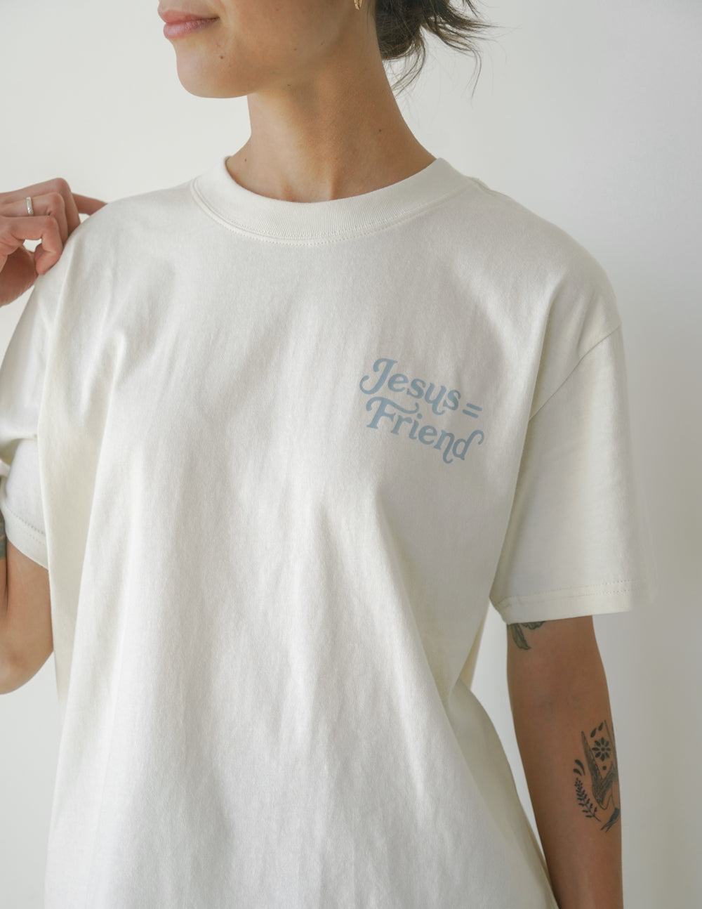 Camiseta unisex Qué amigo en Jesús