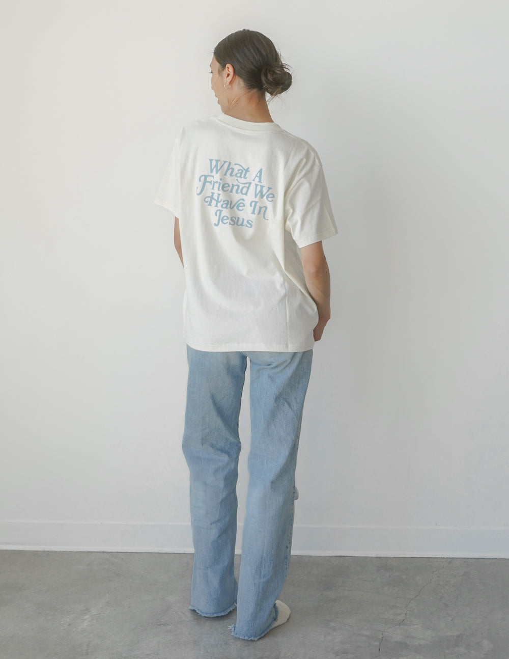 Camiseta unisex Qué amigo en Jesús
