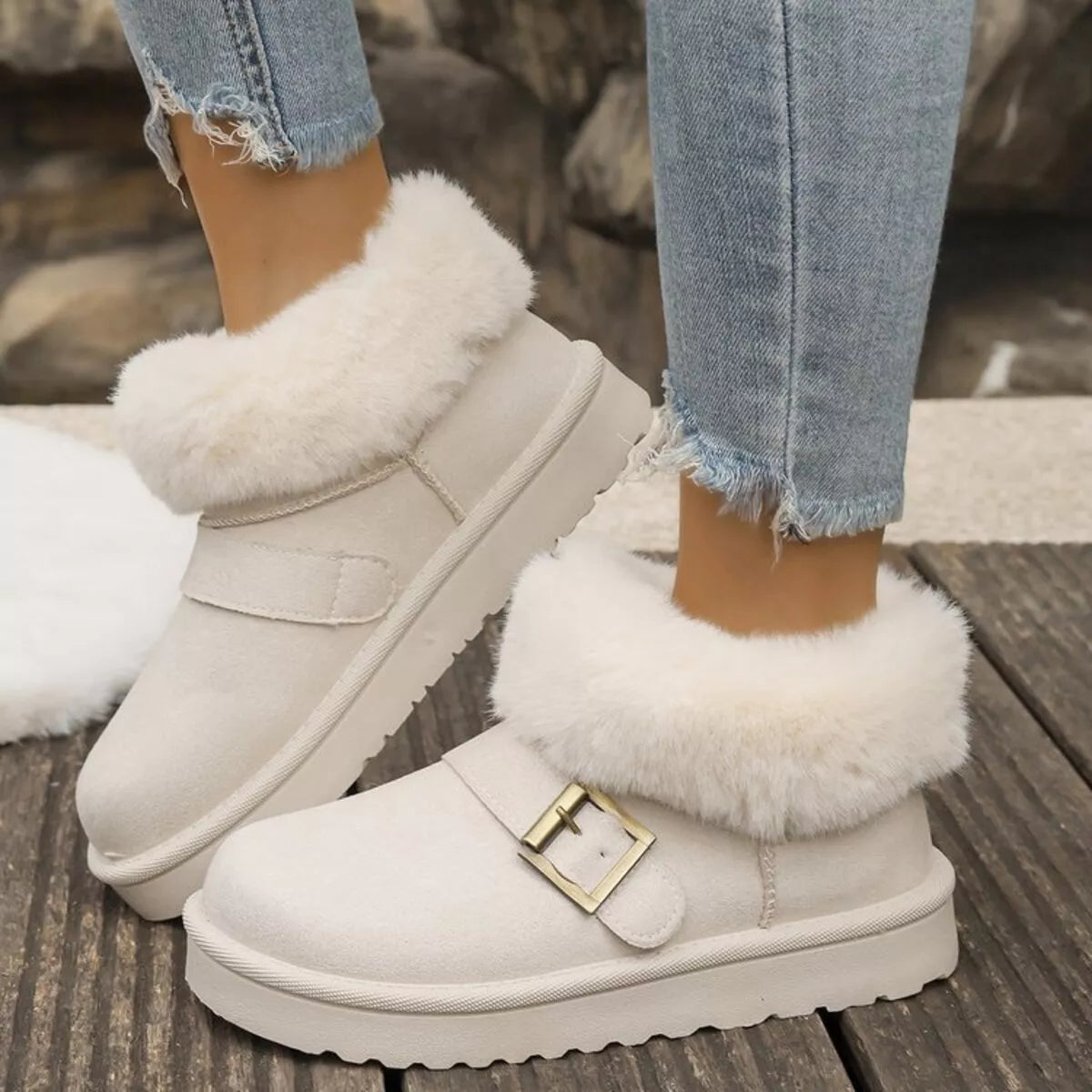 Botas de invierno con hebilla decorativa y ribete de pelo sintético