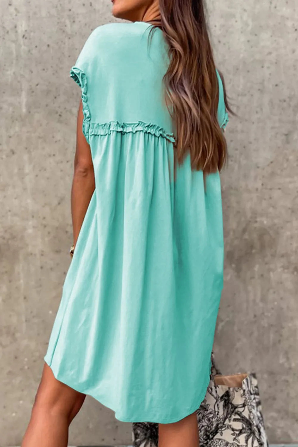 Minivestido de manga corta con volantes