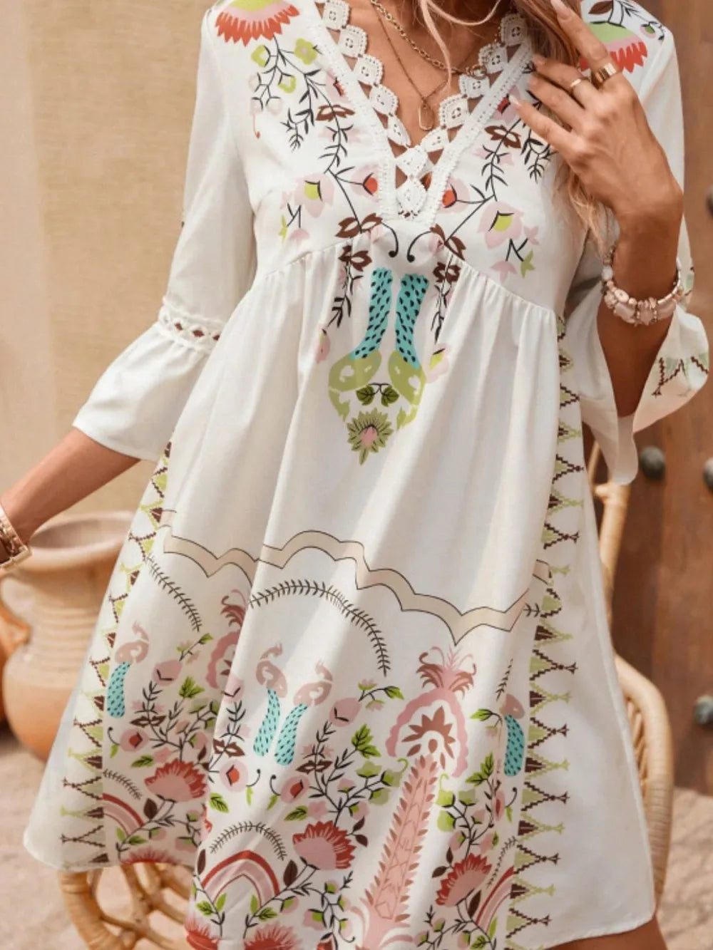 Vestido de manga tres cuartos con estampado de detalles de encaje