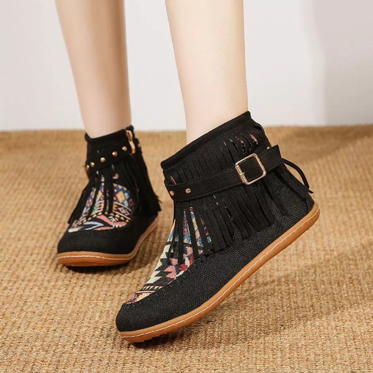 Botines con cremallera lateral y flecos