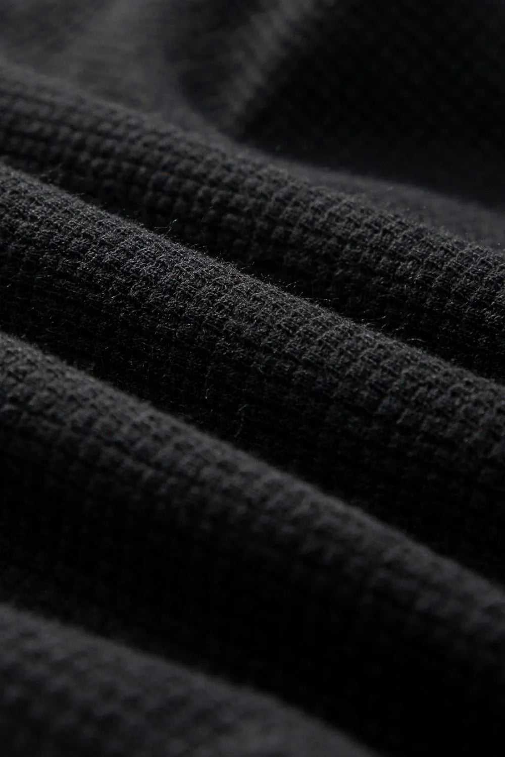 Mono con tirantes anudados, botones y textura con cordón ajustable
