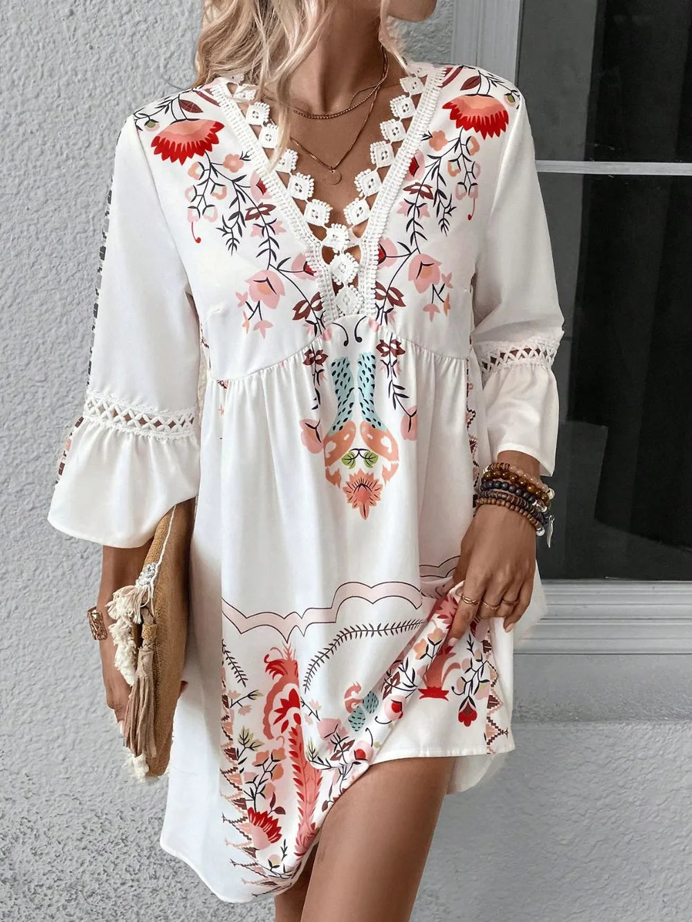 Vestido de manga tres cuartos con estampado de detalles de encaje