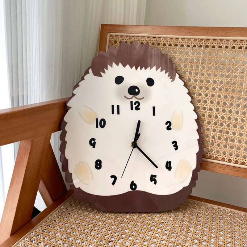 Lindo reloj de pared de erizo