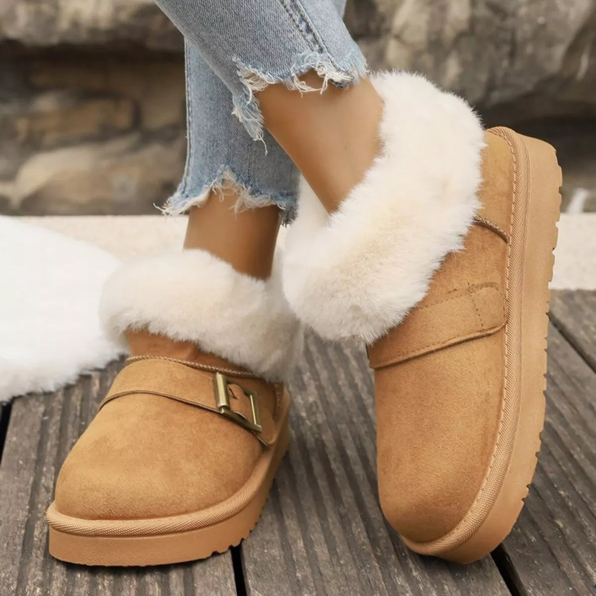 Botas de invierno con hebilla decorativa y ribete de pelo sintético