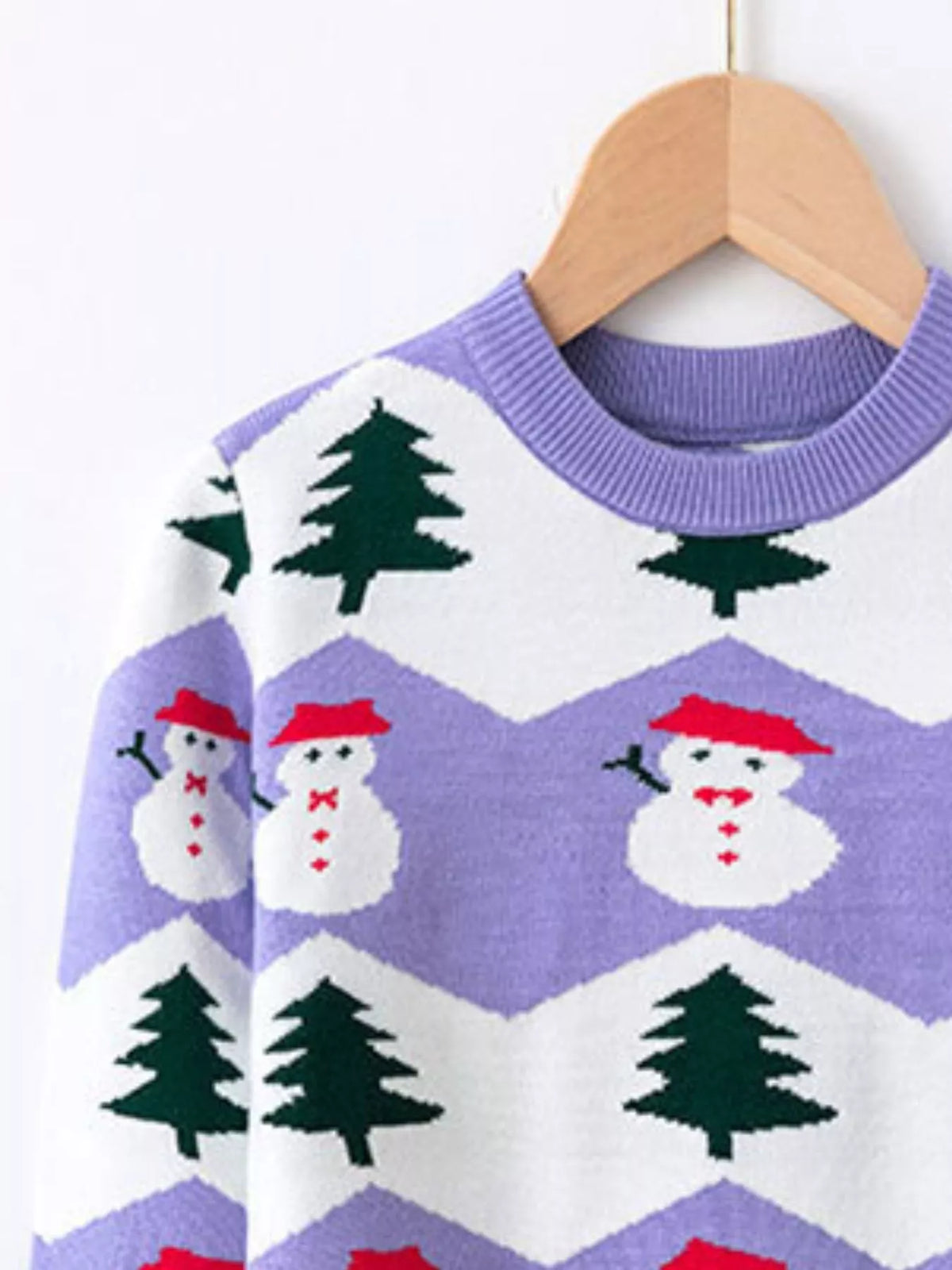 Suéter para niños con patrón de muñeco de nieve y árbol