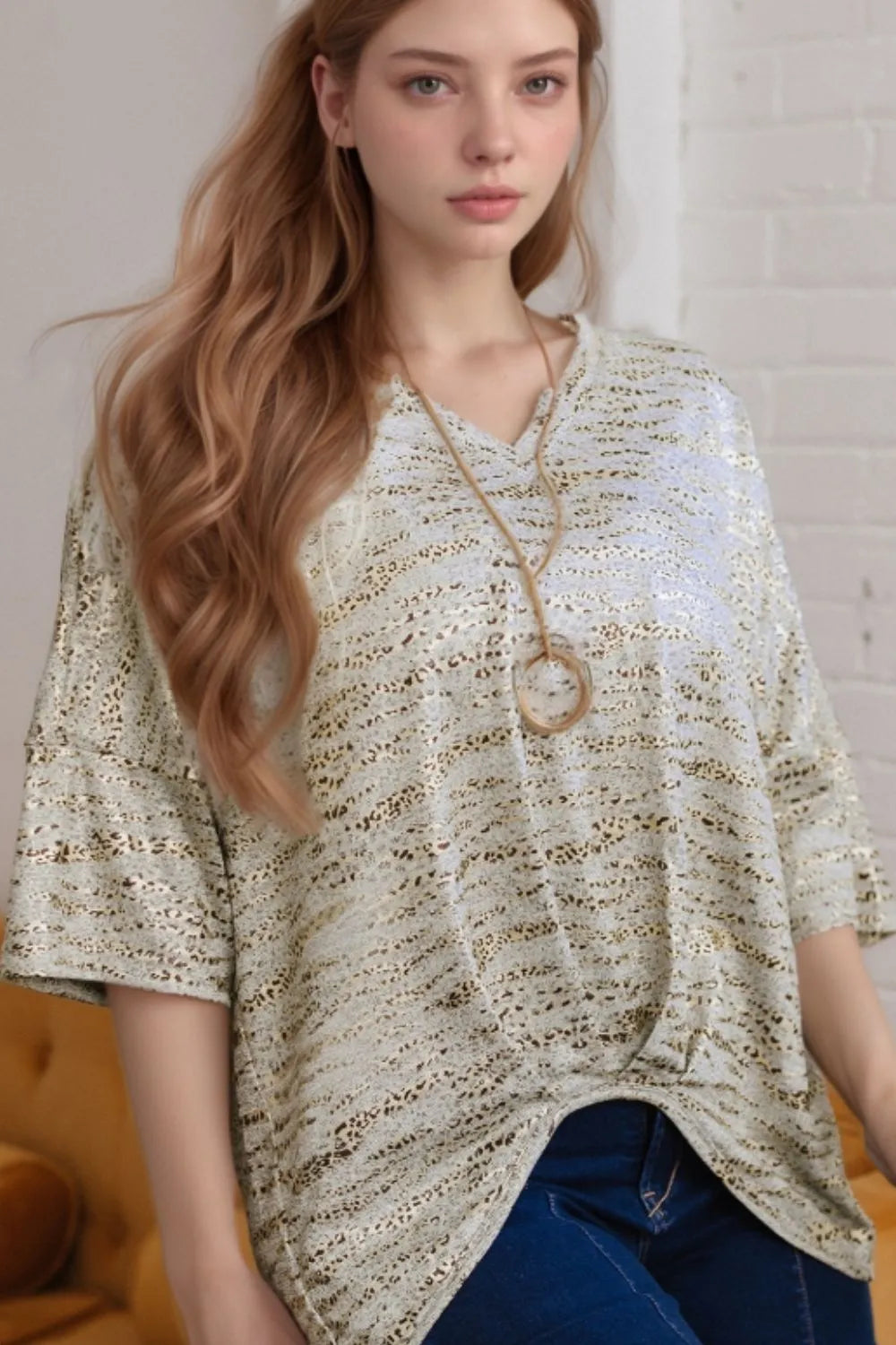 Camiseta holgada con cuello en V y media manga con estampado de leopardo