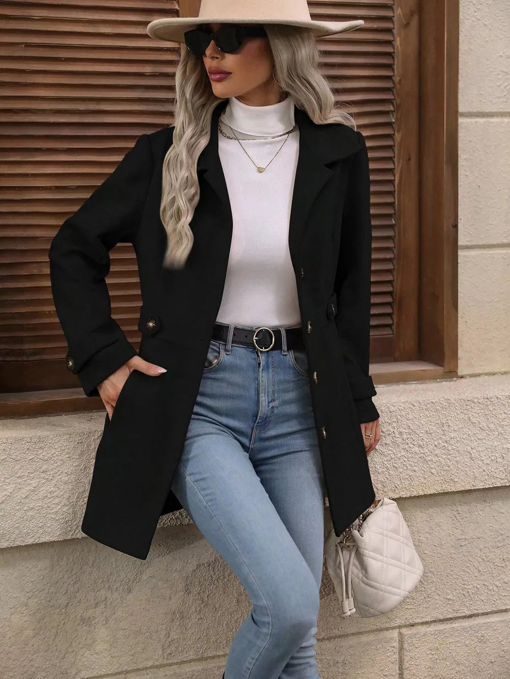 Abrigo con cuello y botones