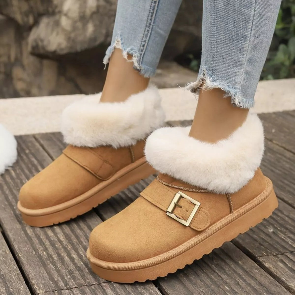 Botas de invierno con hebilla decorativa y ribete de pelo sintético