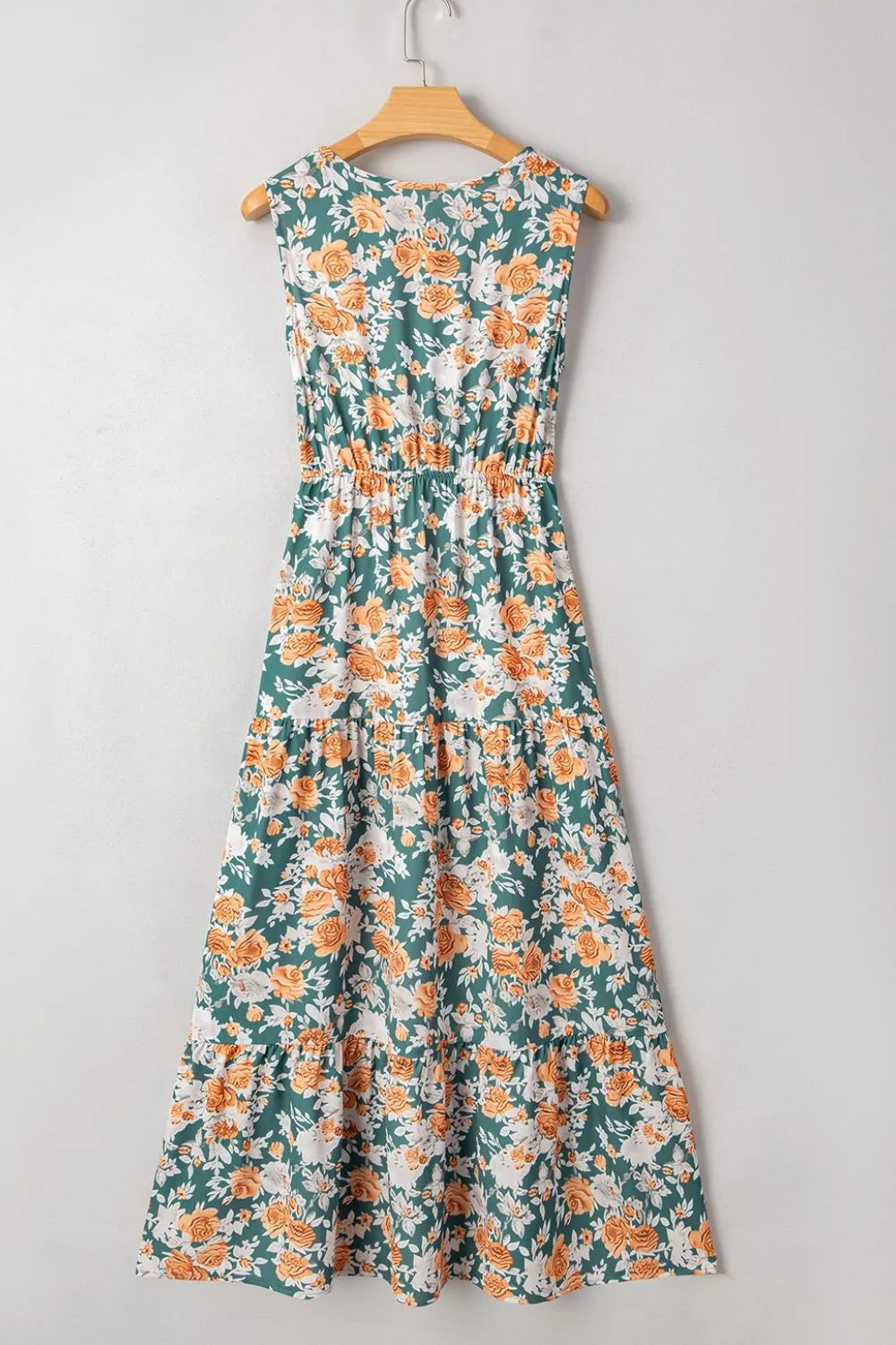 Vestido sin mangas con cuello en V y cintura anudada con estampado floral