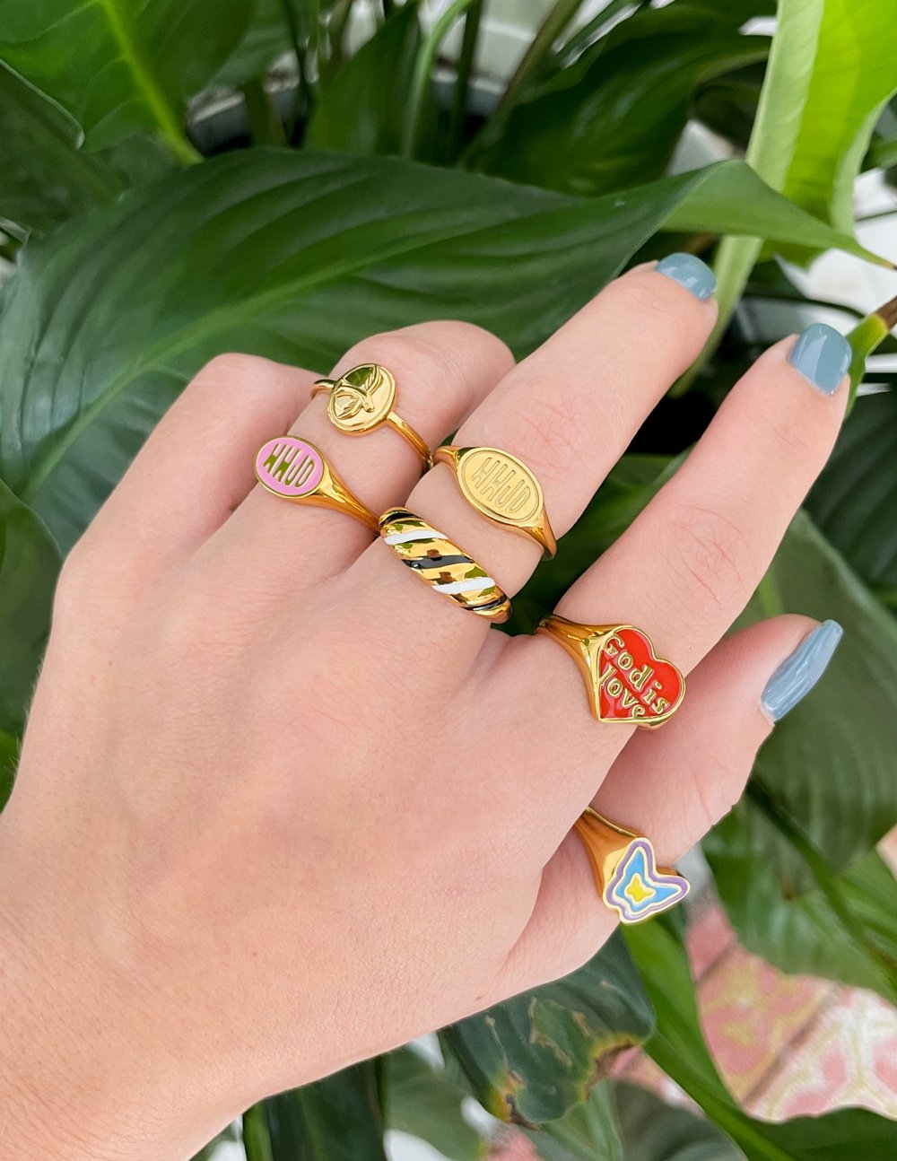 Anillo de esmalte Dios es amor 