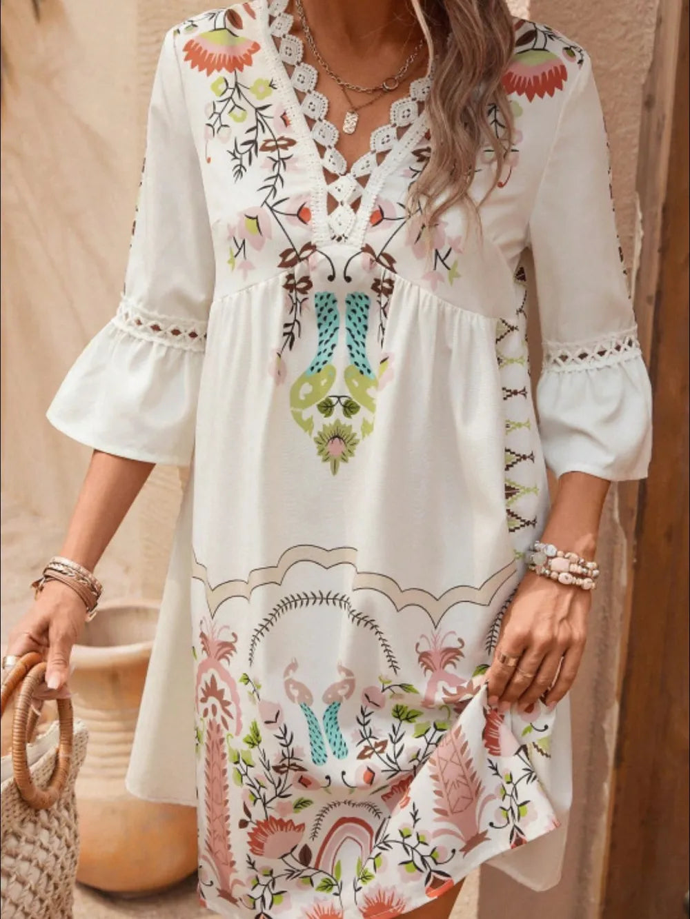 Vestido de manga tres cuartos con estampado de detalles de encaje