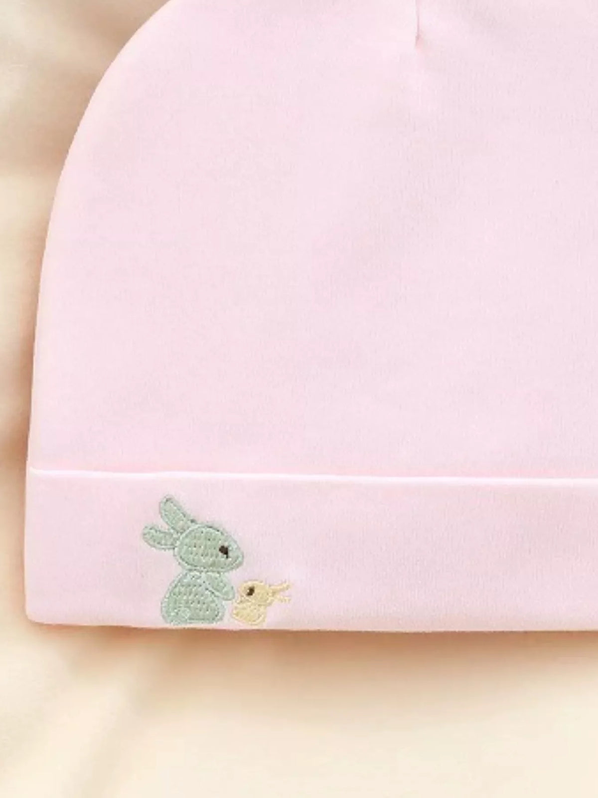 Gorro bordado con orejas de conejo para niños