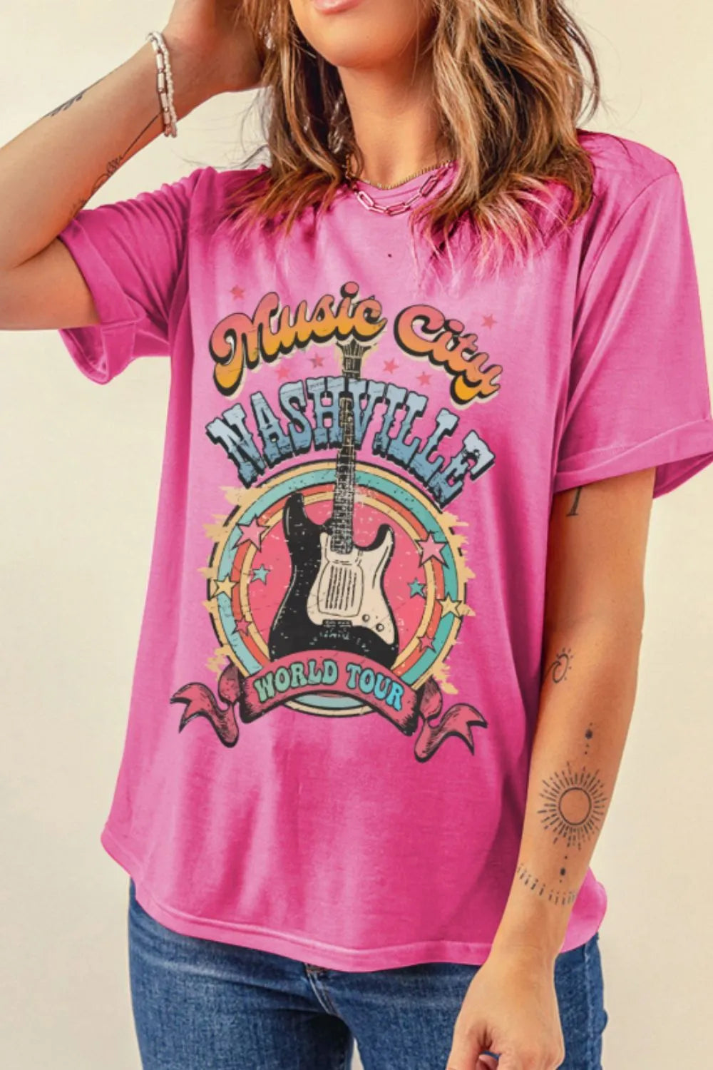 Camiseta gráfica de manga corta con cuello redondo