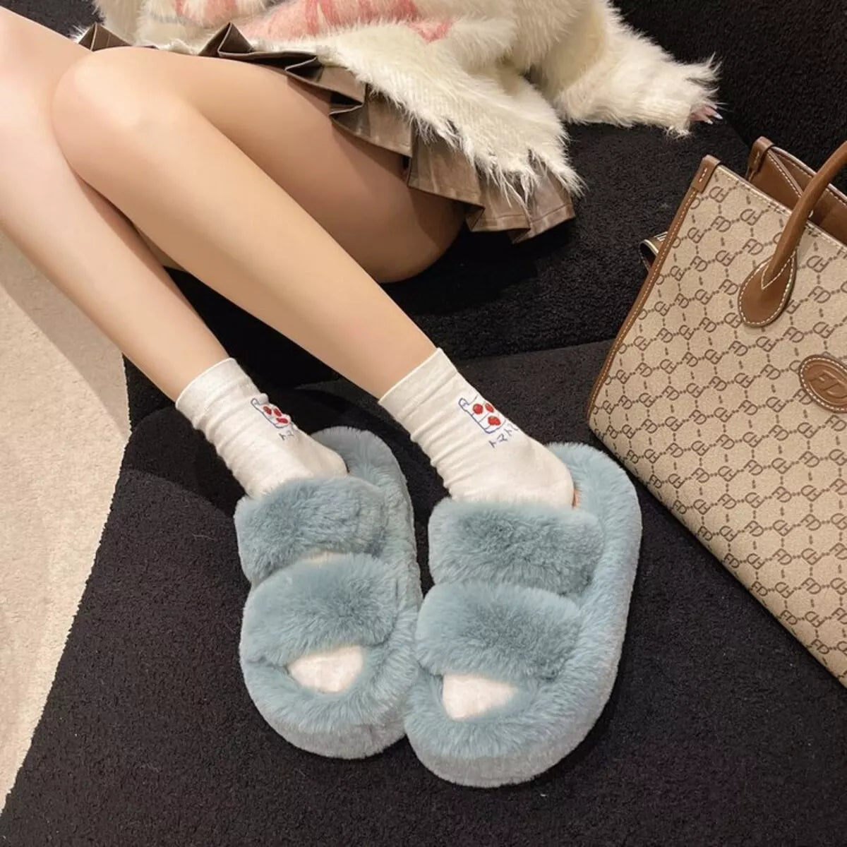 Pantuflas peludas de punta abierta