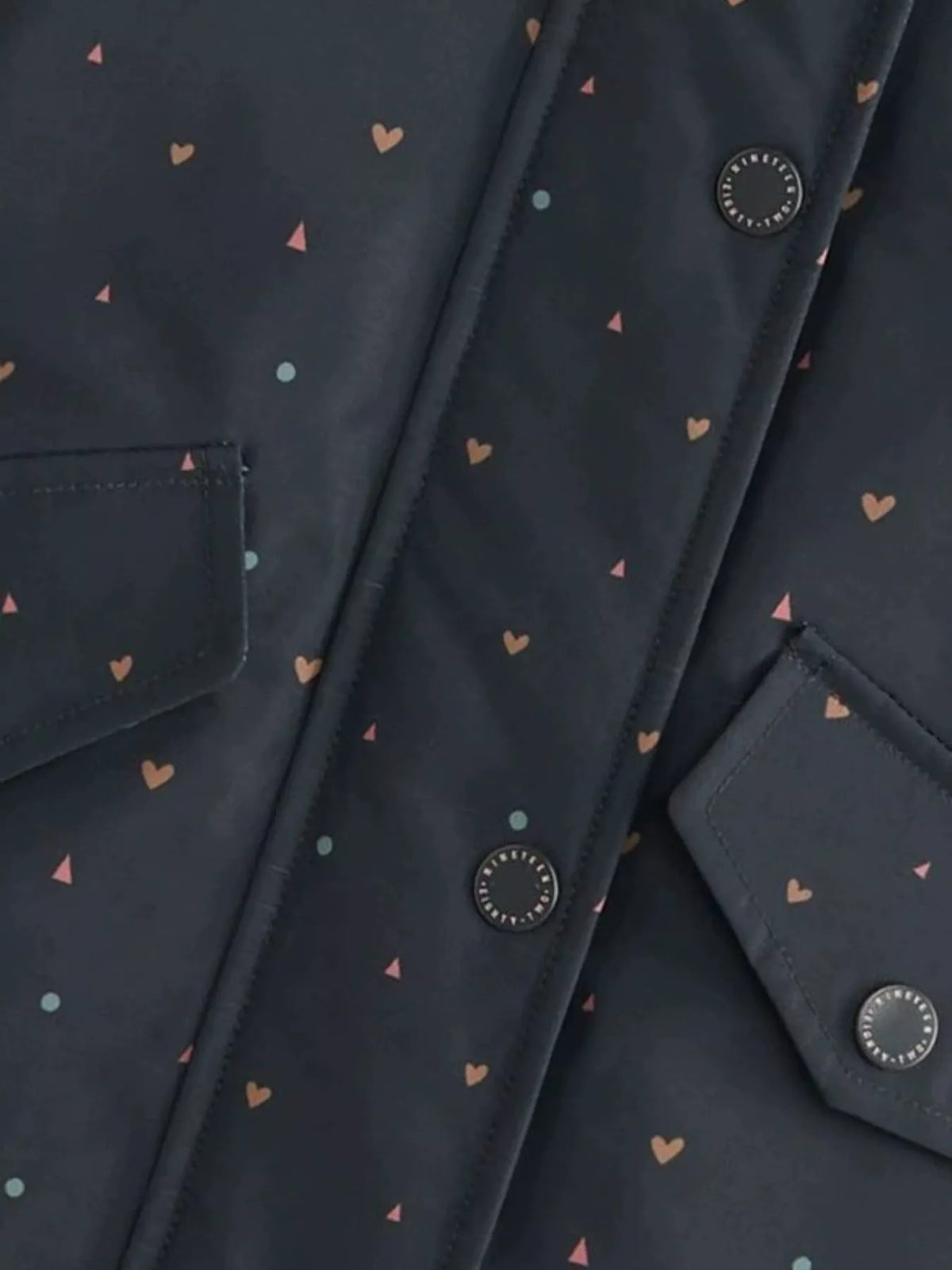 Chaqueta con cremallera estampada de corazones para niños