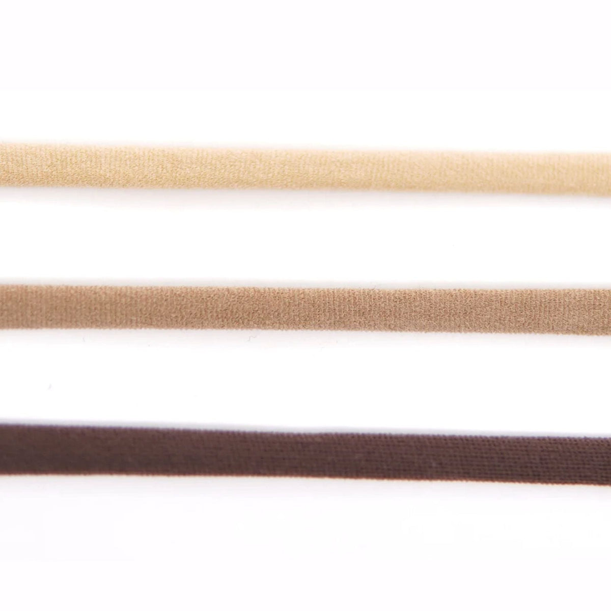 Revele una sutil sofisticación con el lazo para el cabello de terciopelo Tan Saddle Petite