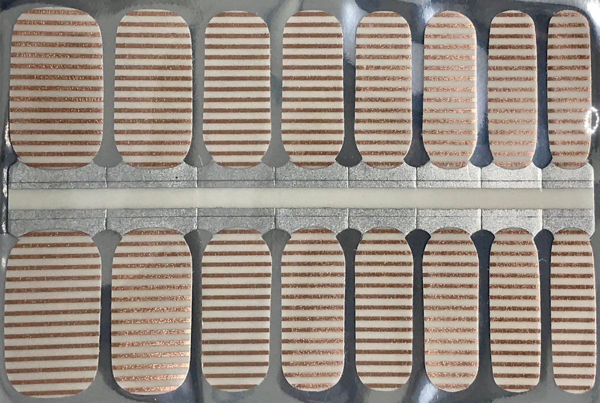 Capa superpuesta transparente de rayas metálicas