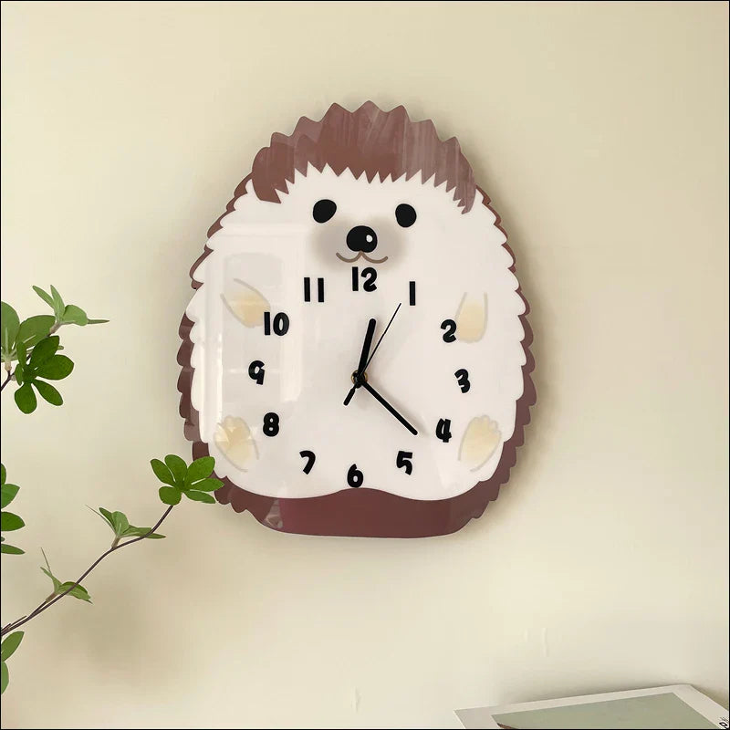 Lindo reloj de pared de erizo