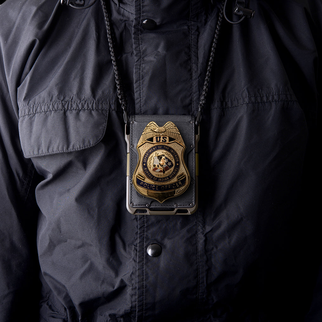 PAQUETE DE CORDÓN PARA EL CUELLO Y PORTA INSIGNIAS