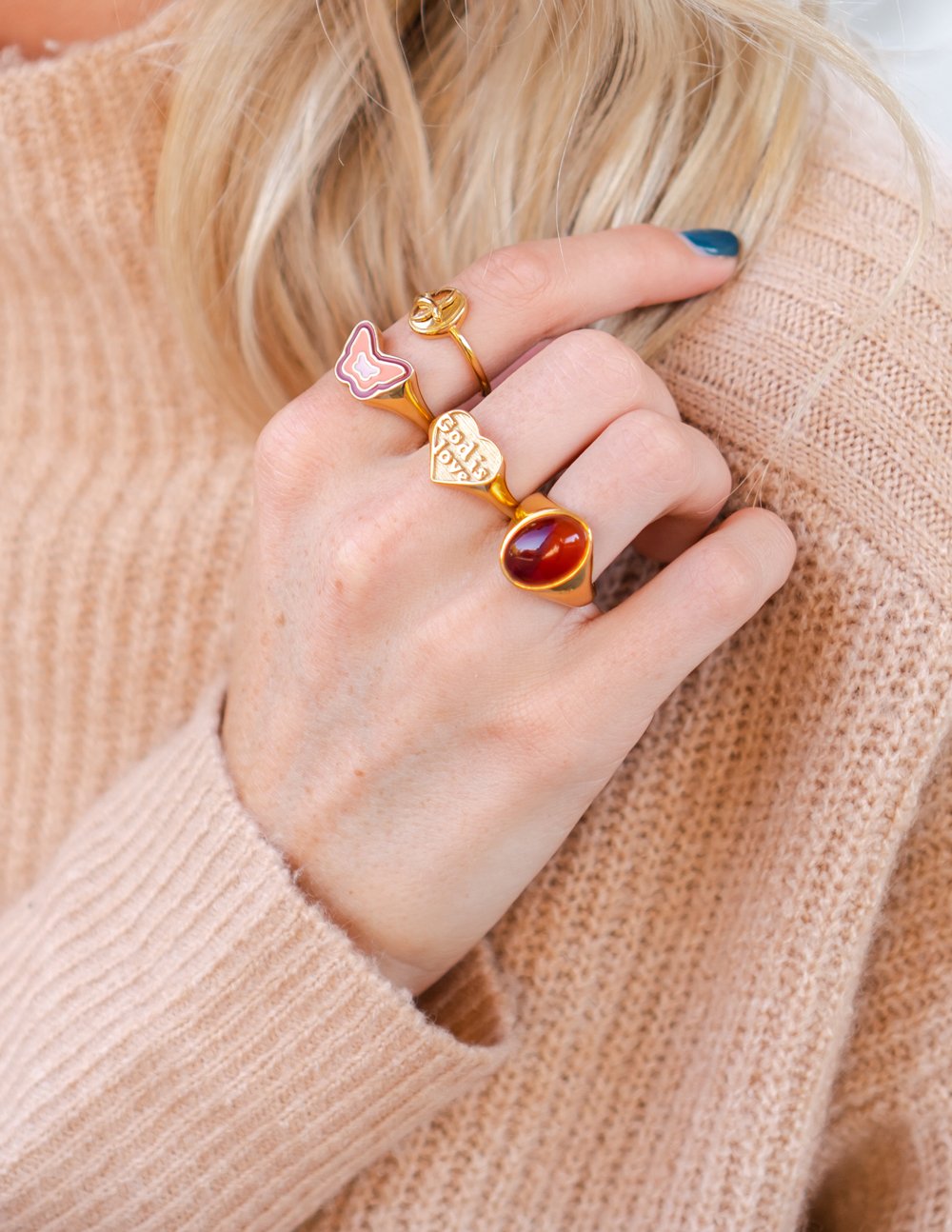 Anillo de mariposa de esmalte rosa