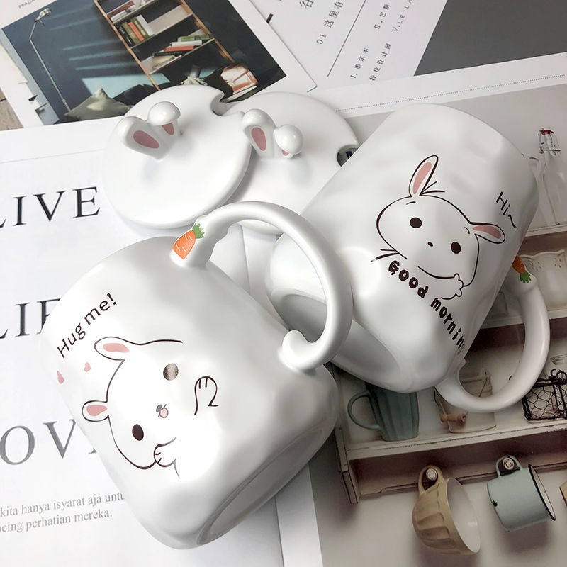 Taza de cerámica con forma de conejito