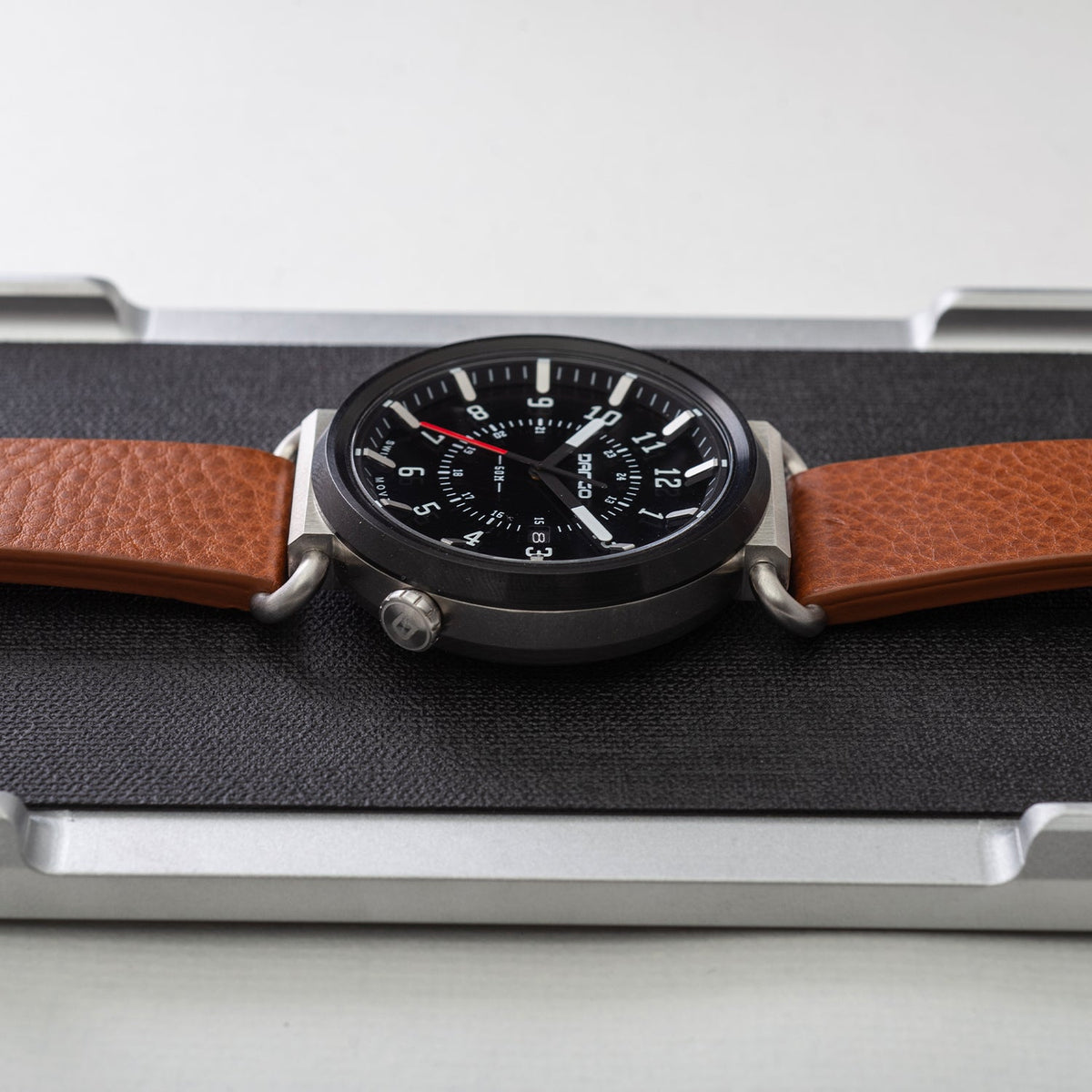 TK-01 - RELOJ TREK CON CORREA DE CUERO ITALIANO - MARRÓN WHISKY