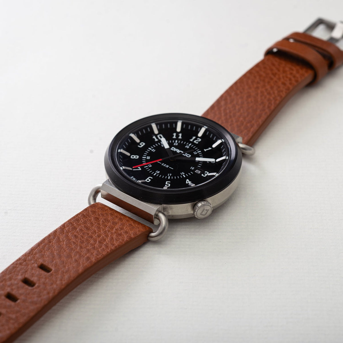 TK-01 - RELOJ TREK CON CORREA DE CUERO ITALIANO - MARRÓN WHISKY