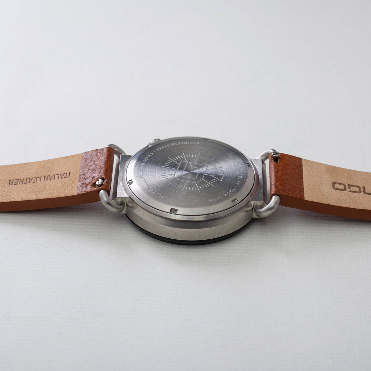 TK-01 - RELOJ TREK CON CORREA DE CUERO ITALIANO - MARRÓN WHISKY