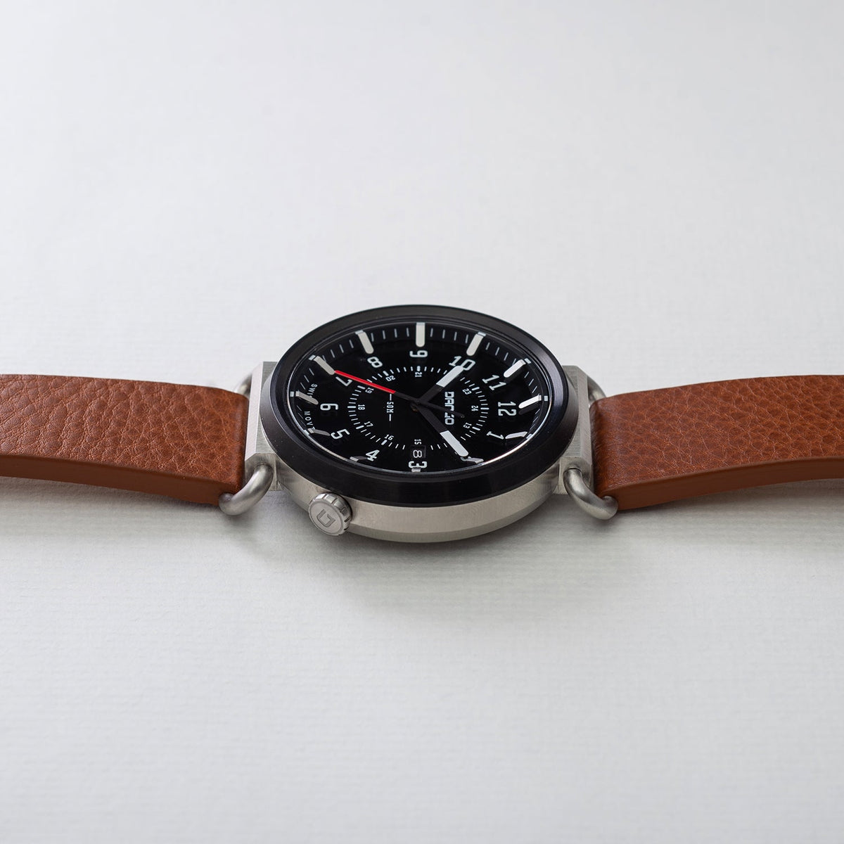 TK-01 - RELOJ TREK CON CORREA DE CUERO ITALIANO - MARRÓN WHISKY