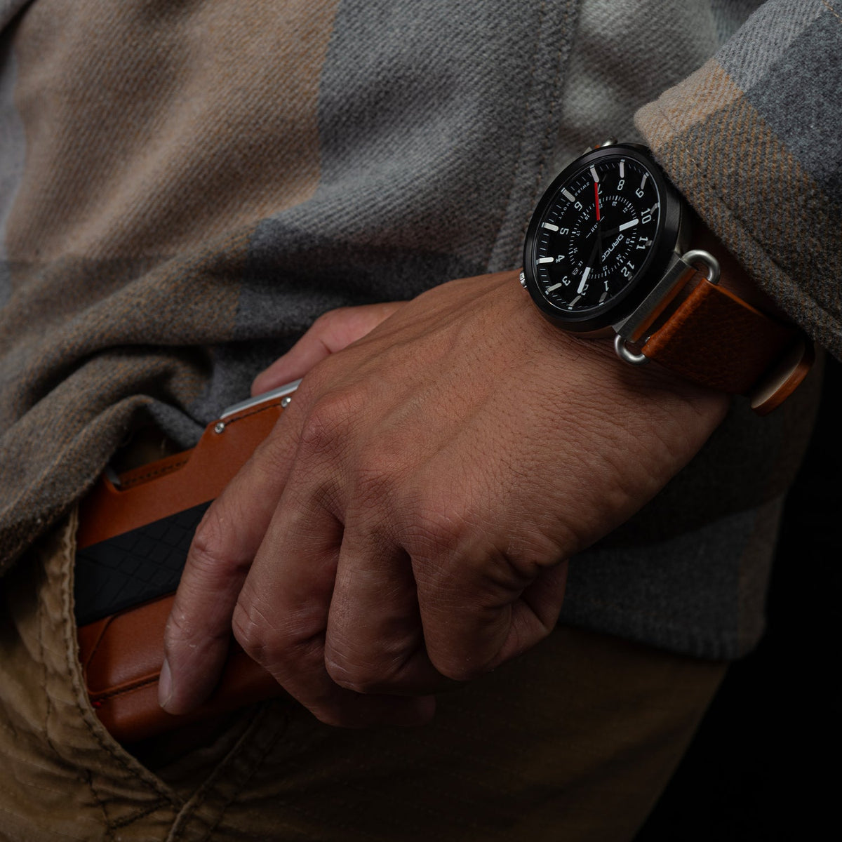 TK-01 - RELOJ TREK CON CORREA DE CUERO ITALIANO - MARRÓN WHISKY